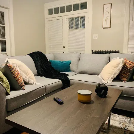 2Br Hideaway Just 2 Miles From Beale St And Overton Square! Apartment